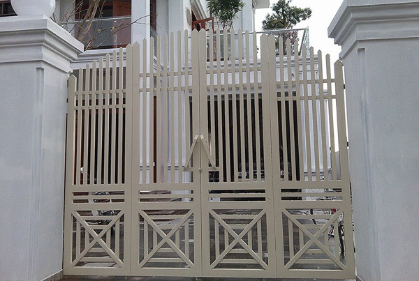 Mẫu cửa cổng sắt hộp 4 cánh đẹp
