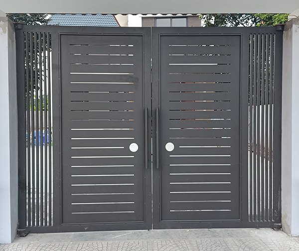 Mẫu cổng sắt hộp 2 cánh đẹp, đơn giản, hiện đại