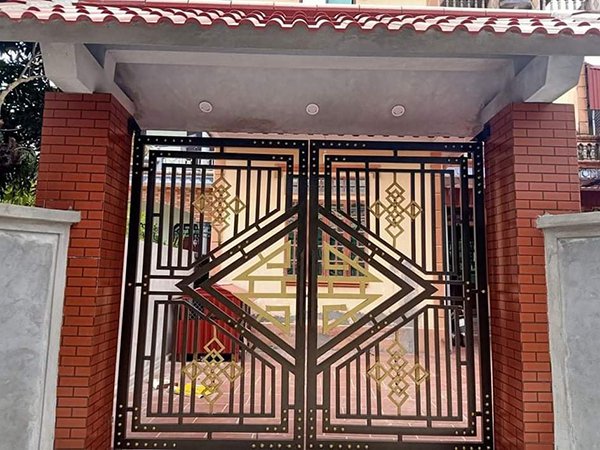 Mẫu cổng sắt hộp 2 cánh đẹp, đơn giản, hiện đại