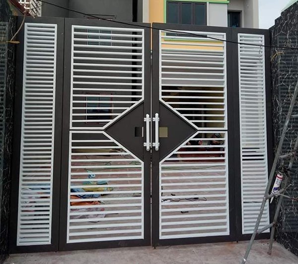 Mẫu cổng sắt hộp 4 cánh đẹp, hiện đại, đơn giản