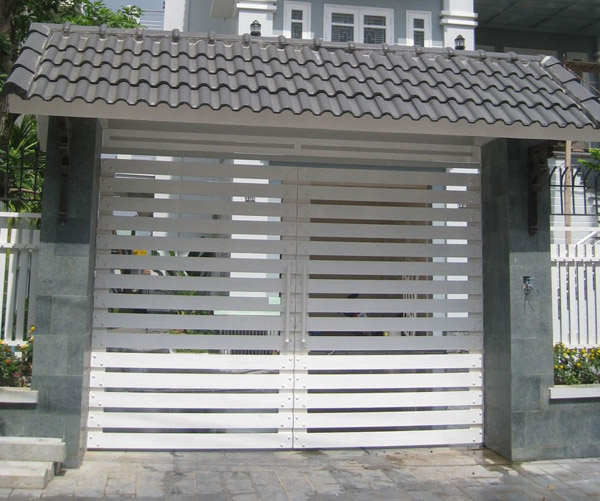 Mẫu cổng sắt hộp 2 cánh XCKCS15