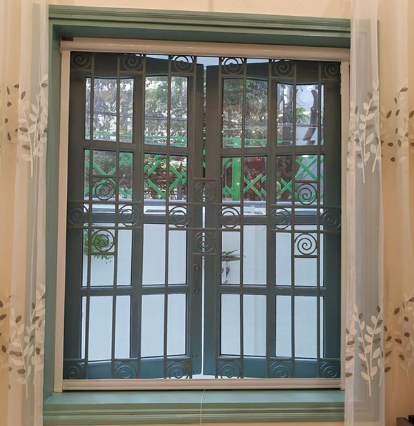 Mẫu cửa lưới chống muỗi mở tự cuốn XCKCLCM26