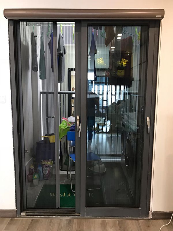 Mẫu cửa lưới chống muỗi ra lô gia chung cư XCKCLCM18