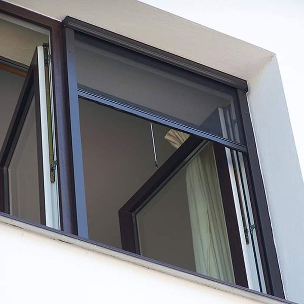 Mẫu cửa sổ chống muỗi mở tự cuốn XCKCLCM12