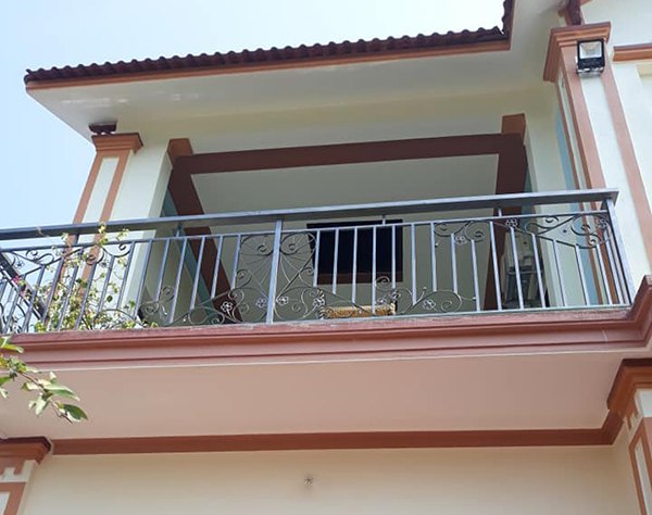 Mẫu lan can ban công sắt đẹp, hiện đại
